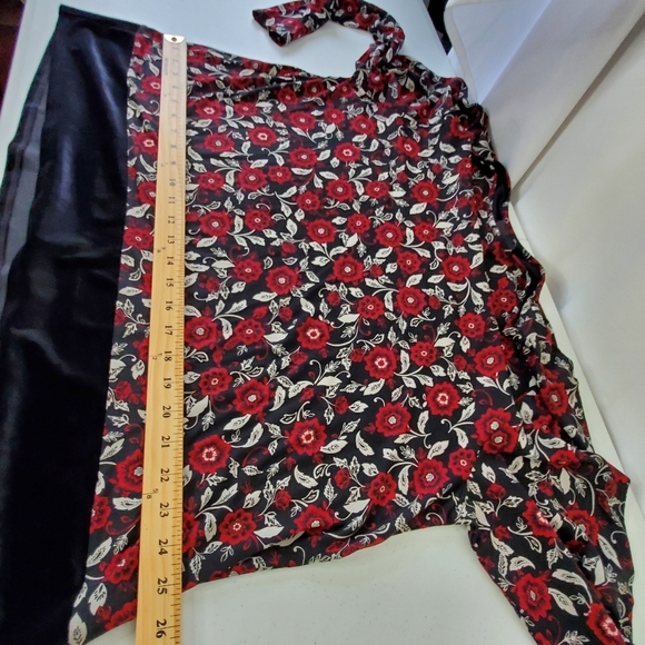 J. Jill Wearever Collection Velour Hem Top Size XL Long Sleeve Dark Floral - Picture 8 of 13